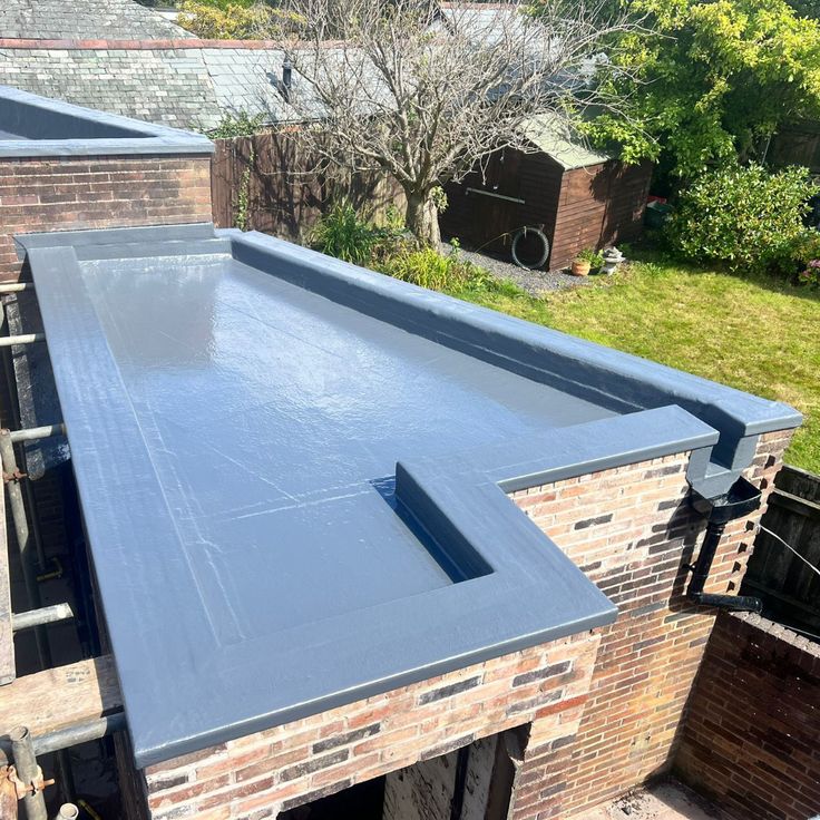 Comparing Roof Replacement Costs: Asphalt vs Metal